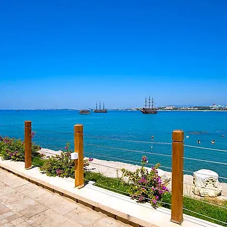 Carpe Diem Boutique - Adults Only Hotel Side